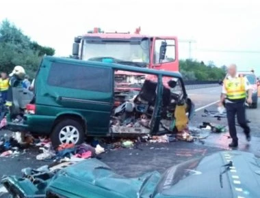 Ουγγαρία: Φονική σύγκρουση minibus με φορτηγό και εννέα νεκροί! - Ο οδηγός του minibus έκανε live στο facebook (βίντεο)